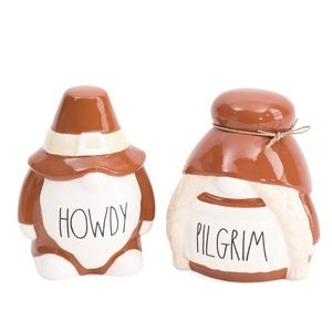 Rae Dunn. Set of 2 howdy pilgrim Gnomes